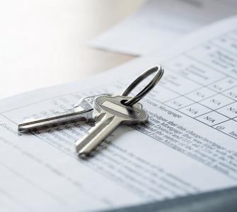 To whom is it returned and who is entitled to a tax deduction (13 percent) when buying an apartment?