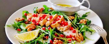 Salad dada ayam: resep dengan foto langkah demi langkah